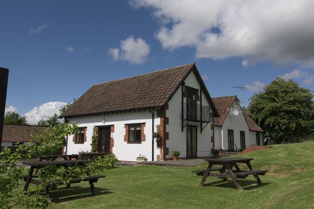 The White Horse Inn Calne Exterior photo